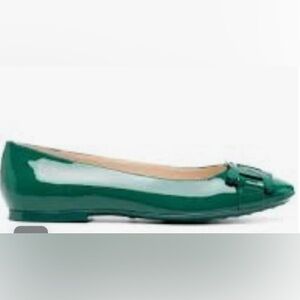 Tod’s Green Patent Leather Women's Flats, size 37 1/2